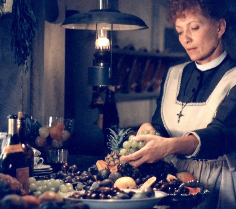 B’s Feast reimagines Babette’s Feast in London’s Royal Docks. This intimate, immersive music-theatre piece centres on “B,” a migrant woman who expresses memory and resilience through cooking.